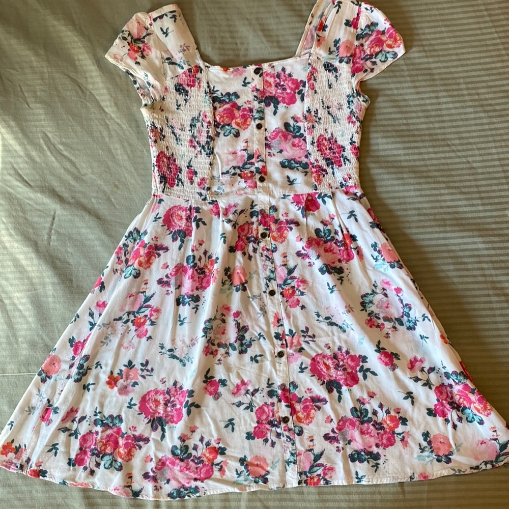 Girl’s MUDD floral dress.